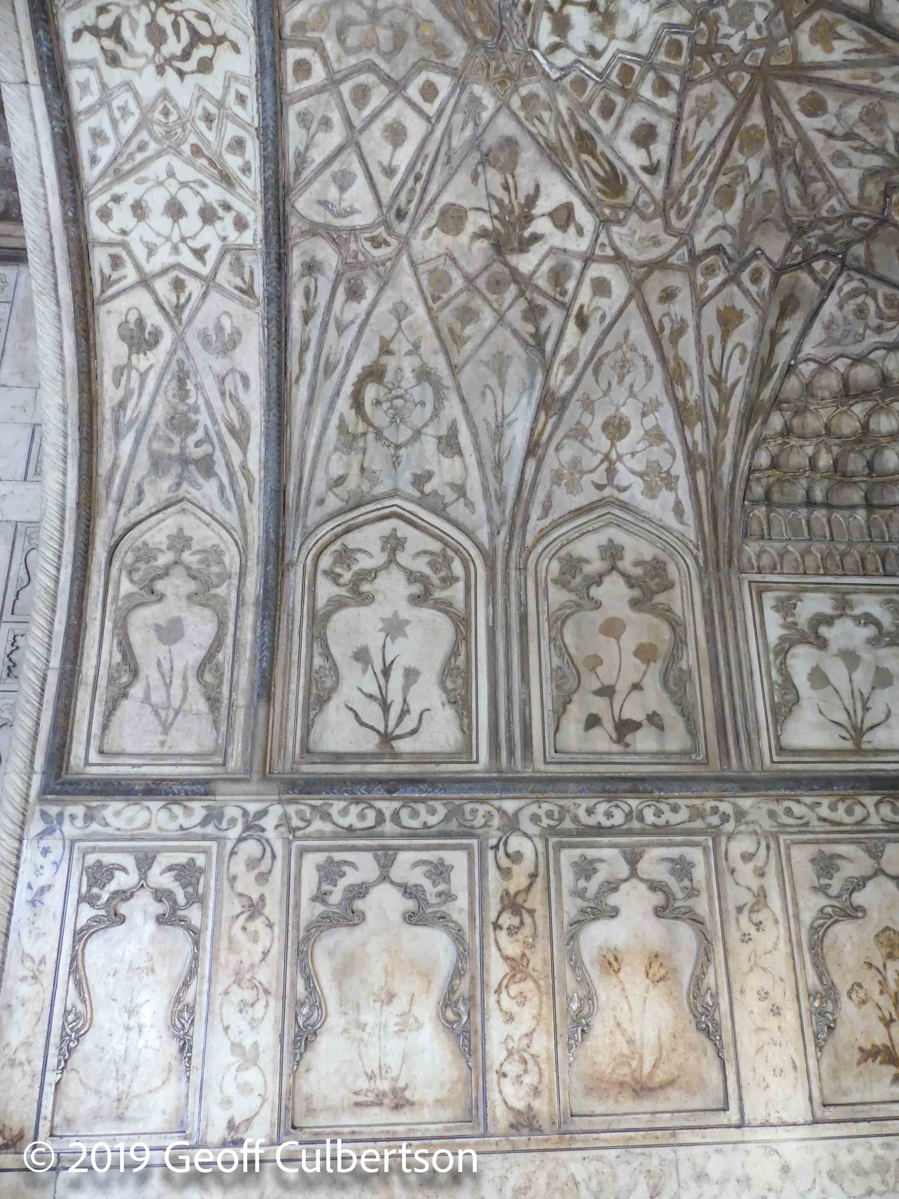 Ceiling of Roshan Ara Pavilion inside Agra Fort